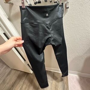 BuffBunny Shimmer Black Leggings